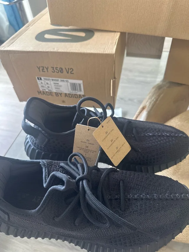 Adidas Yeezy Boost 350 V2 Men's Size 9