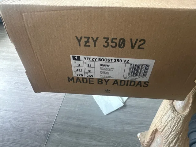 Adidas Yeezy Boost 350 V2 Men's Size 9 - photo 4