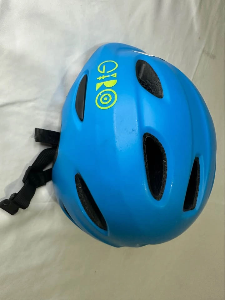 Giro boy’s XS helmet - photo 3