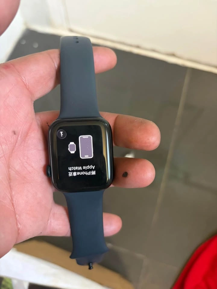 Apple Watch SE 44mm (GPS) - Space Gray Aluminum Case - photo 2