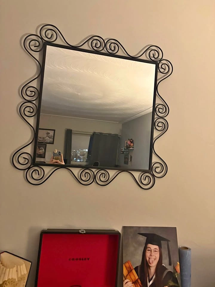 Wall mirror
