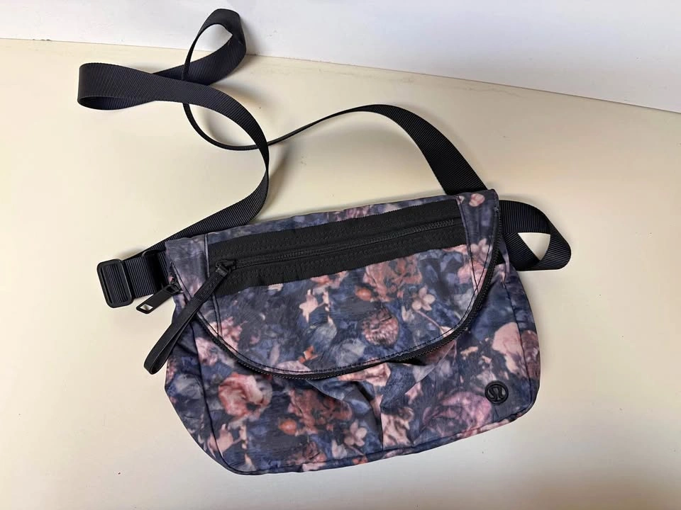 Lululemon Festival II 5L Crossbody Bag - Frosted Rose Multi/Blac