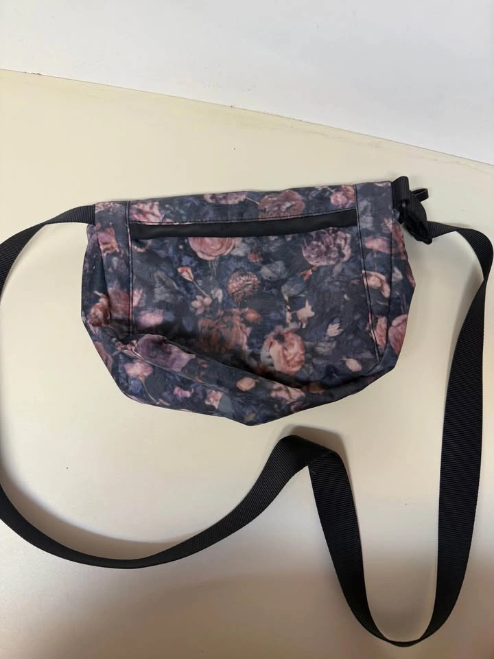 Lululemon Festival II 5L Crossbody Bag - Frosted Rose Multi/Blac - photo 5