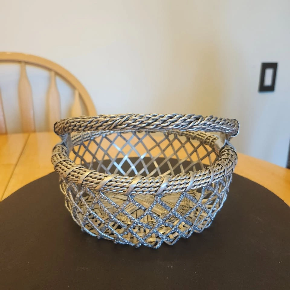 Metal and Wire Basket - photo 3