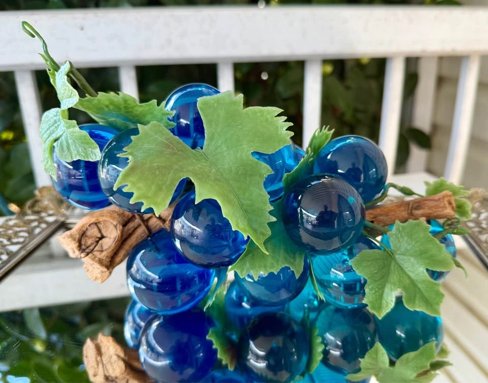 Vintage MCM Blue Lucite Grape Cluster - photo 2
