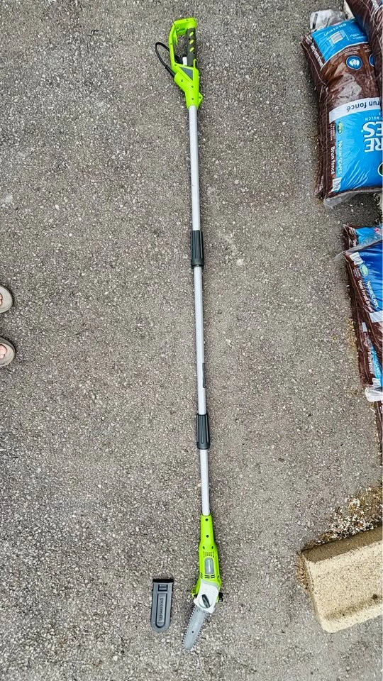 Greenworks 8 Inch Corded Electric Pole Saw w/ Bag - photo 2