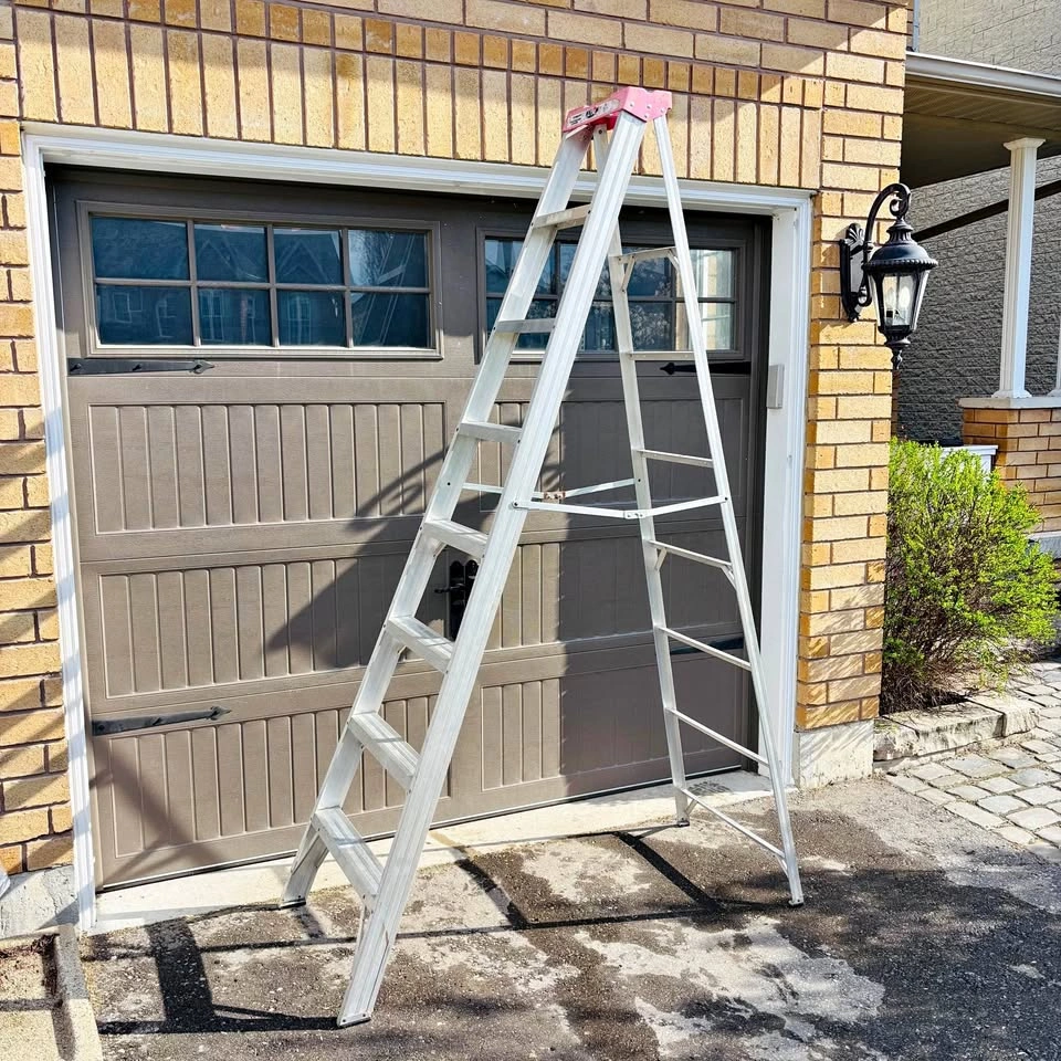 8 ft Aluminum Step Ladder