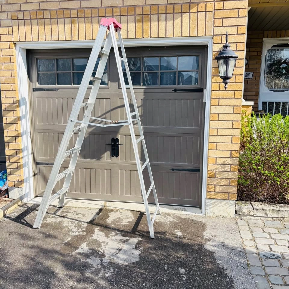 8 ft Aluminum Step Ladder - photo 2