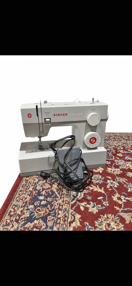 Singer Heavy Duty 4423 Sewing Machine
