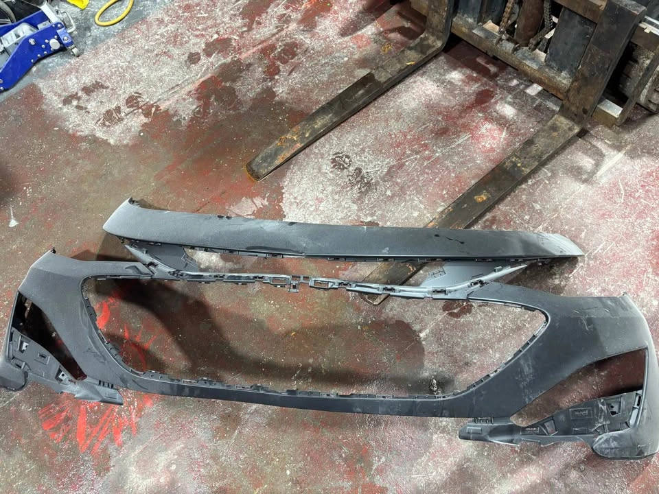 2016-2018 Chevy Malibu Front Bumper Grille Surround OEM - photo 4