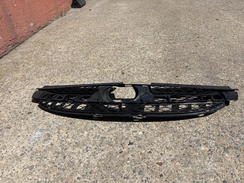 Toyota Front Grille - 2009-2011 Yaris OEM Style - photo 2
