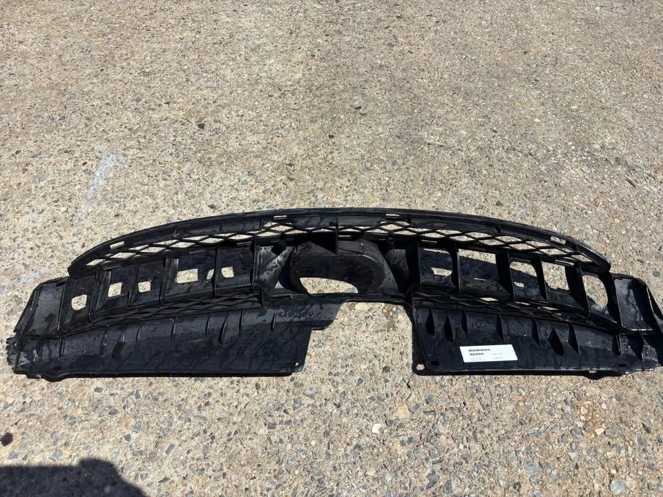 Toyota Front Grille - 2009-2011 Yaris OEM Style - photo 3