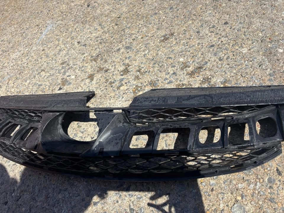 Toyota Front Grille - 2009-2011 Yaris OEM Style - photo 4