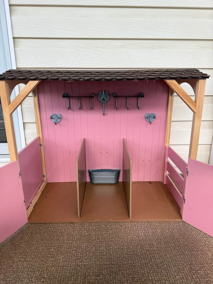 Our Generation 18” doll, horse and stable - photo 2