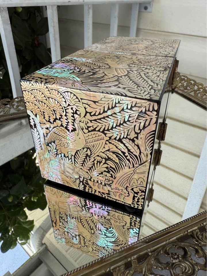 Vintage Black Lacquered Jewelry Box w/ Mother of Pearl - photo 5