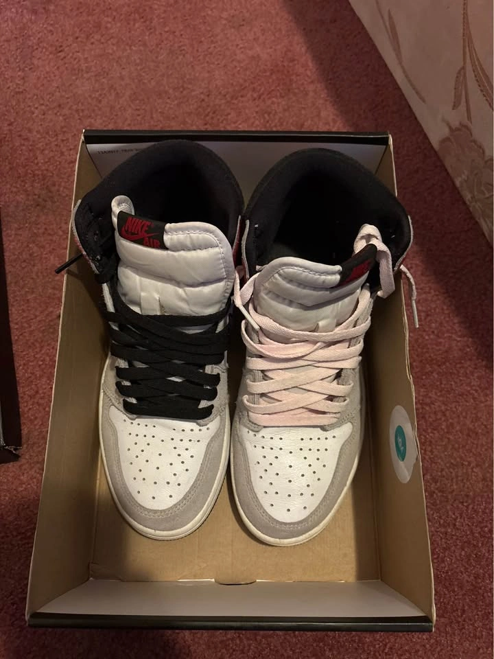 Air Jordan 1 Retro High OG Light Smoke Grey - photo 2