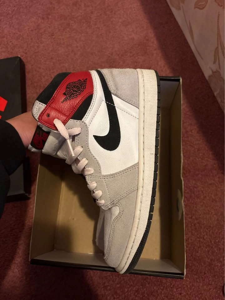 Air Jordan 1 Retro High OG Light Smoke Grey - photo 3