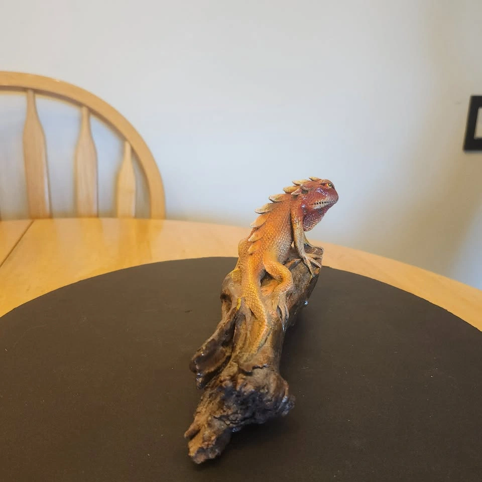 Wizard the Lizard on Perch Resin Decor - photo 4