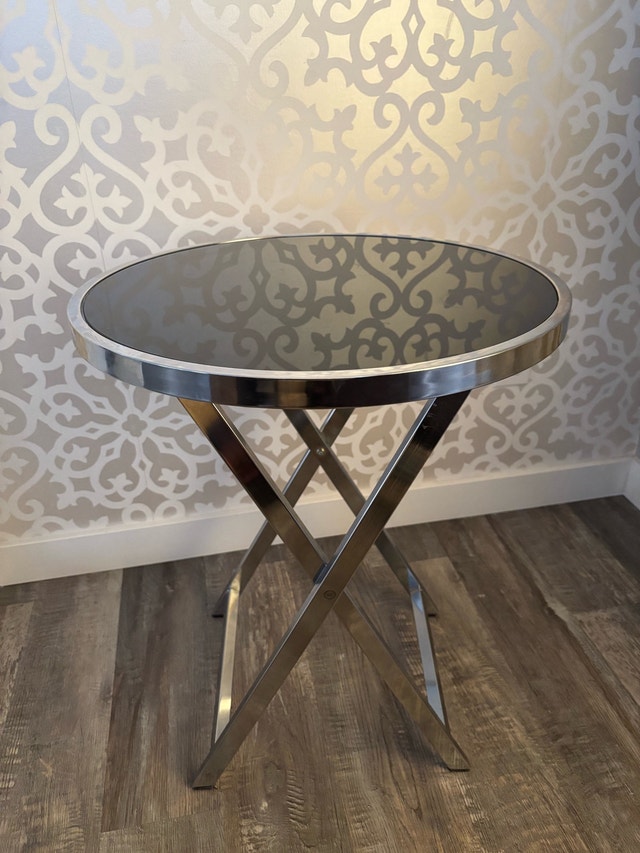 Side Table / Corner Table - photo 2