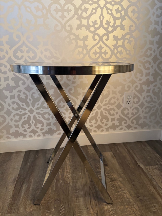 Side Table / Corner Table - photo 3