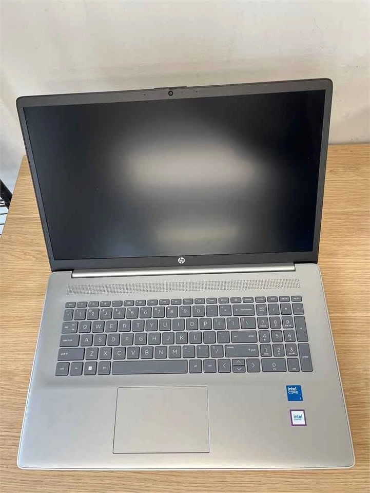 2025 HP 17.3" Laptop - Intel Core 7 - 16GB RAM + Dock - photo 2