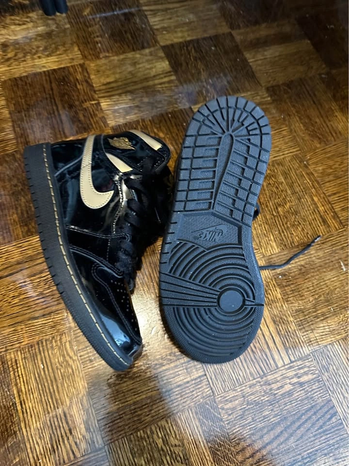 Jordan 1 Mid Patent Black/Gold 🔥 Size US 6 - photo 3