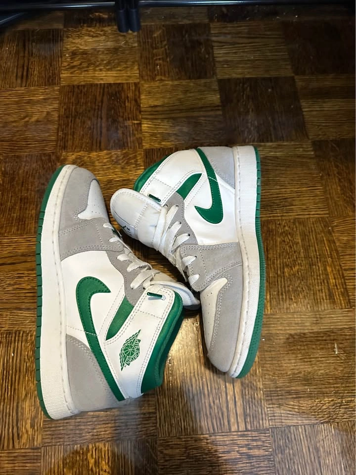 Jordan Sneakers White/Grey/Green 🔥 Size Youth US 7 - photo 2