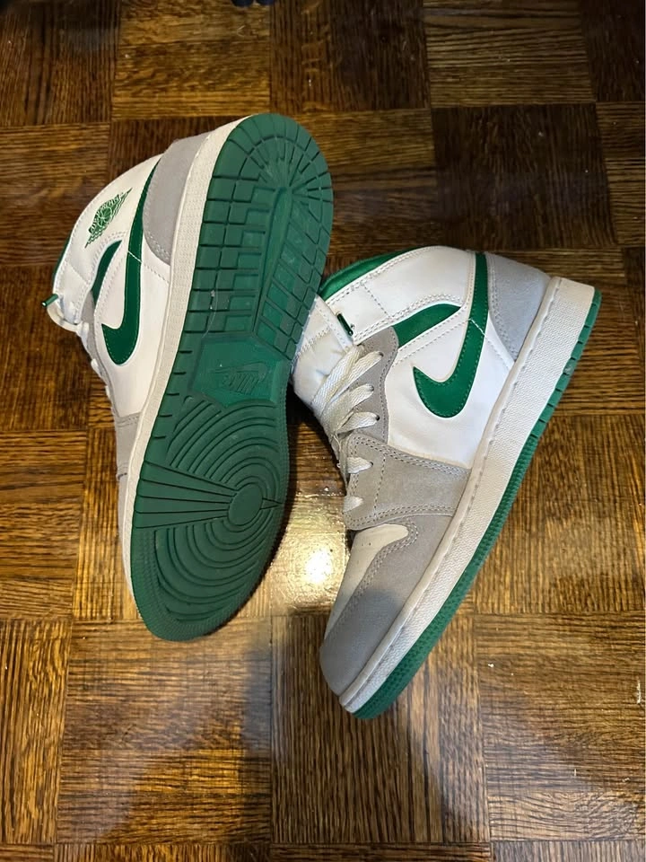 Jordan Sneakers White/Grey/Green 🔥 Size Youth US 7 - photo 3