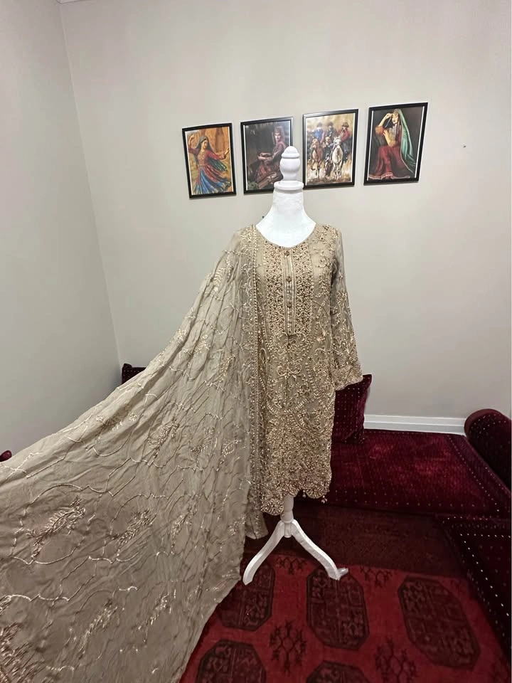 ✨ Beautiful 3-Piece Pakistani Suit ✨ - photo 2