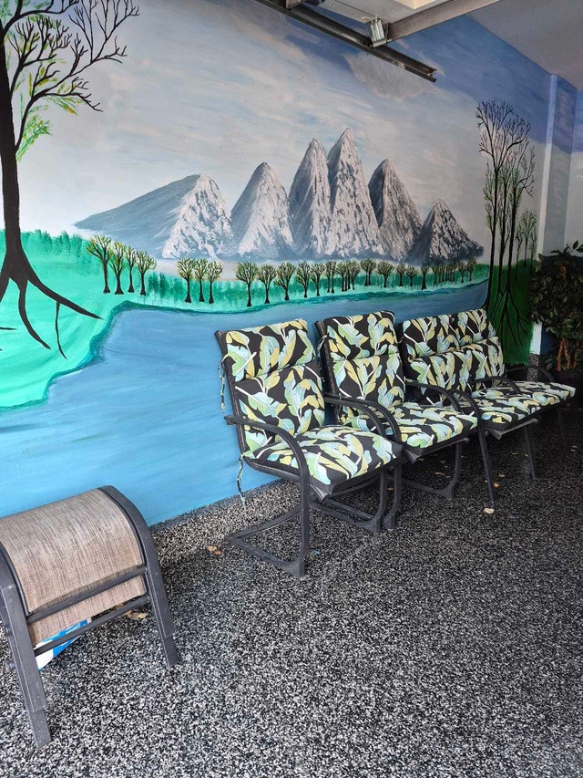 Lawn chairs and 2 foot stools - photo 3