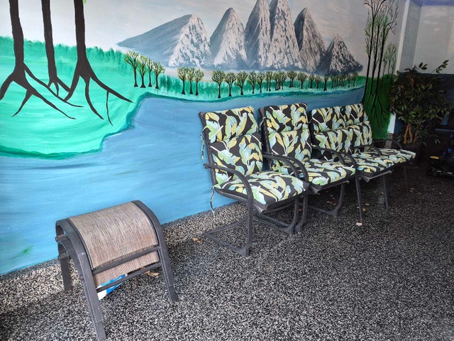 Lawn chairs and 2 foot stools - photo 4