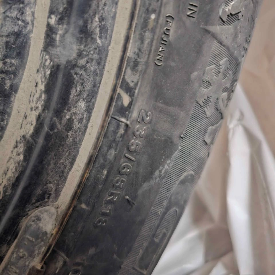 235/65R18 Winter Tire on Steel Rim - photo 3