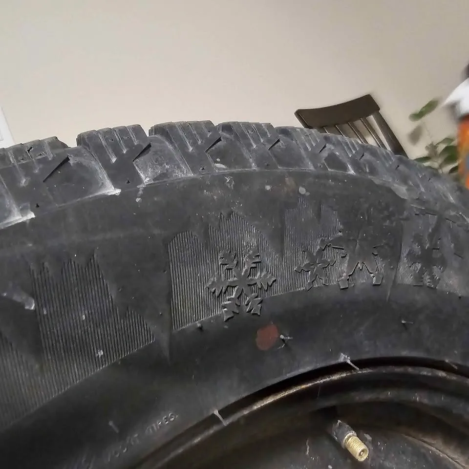 235/65R18 Winter Tire on Steel Rim - photo 4