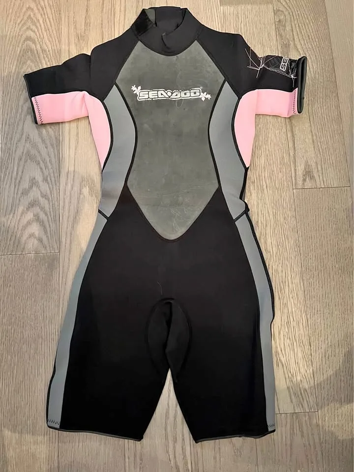 Ladies Wetsuit size 7/8 thumbnail