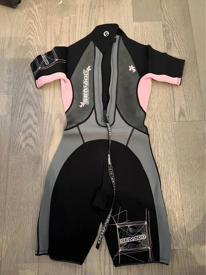 Ladies Wetsuit size 7/8 image indicator(2)