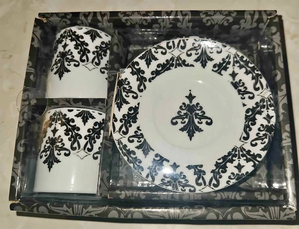 Artisano Designs Black & White Damask Coffee/Tea Cups & Saucers