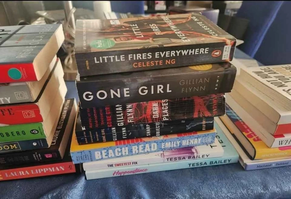 Large Lot of Popular Fiction and Self-Help Books - photo 2