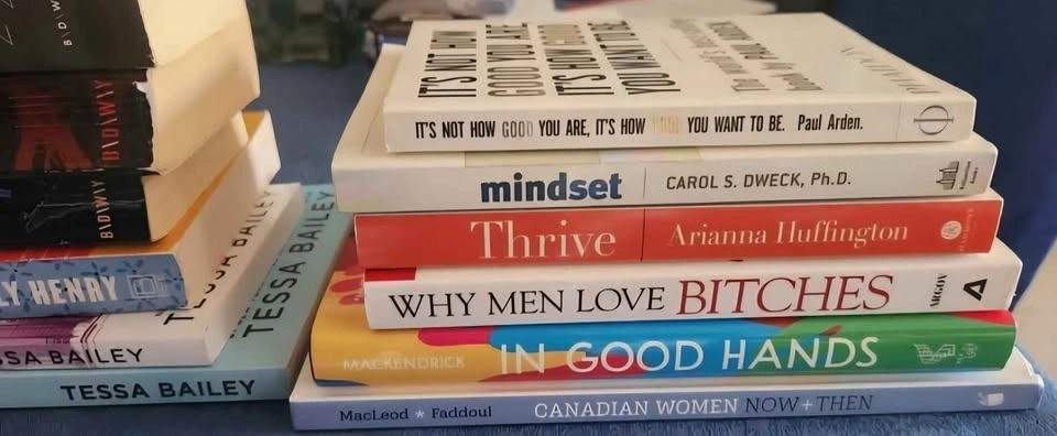 Large Lot of Popular Fiction and Self-Help Books - photo 3