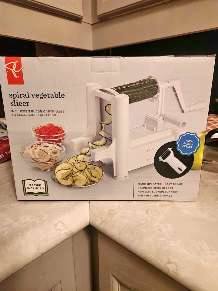 President's Choice Spiral Vegetable Slicer 3 Blades Bonus Peeler
