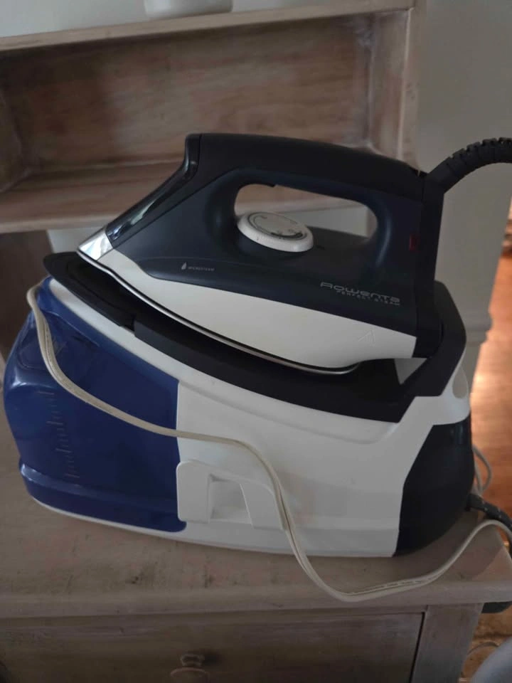 Rowenta Perfect Steam DG8520 Iron - photo 2