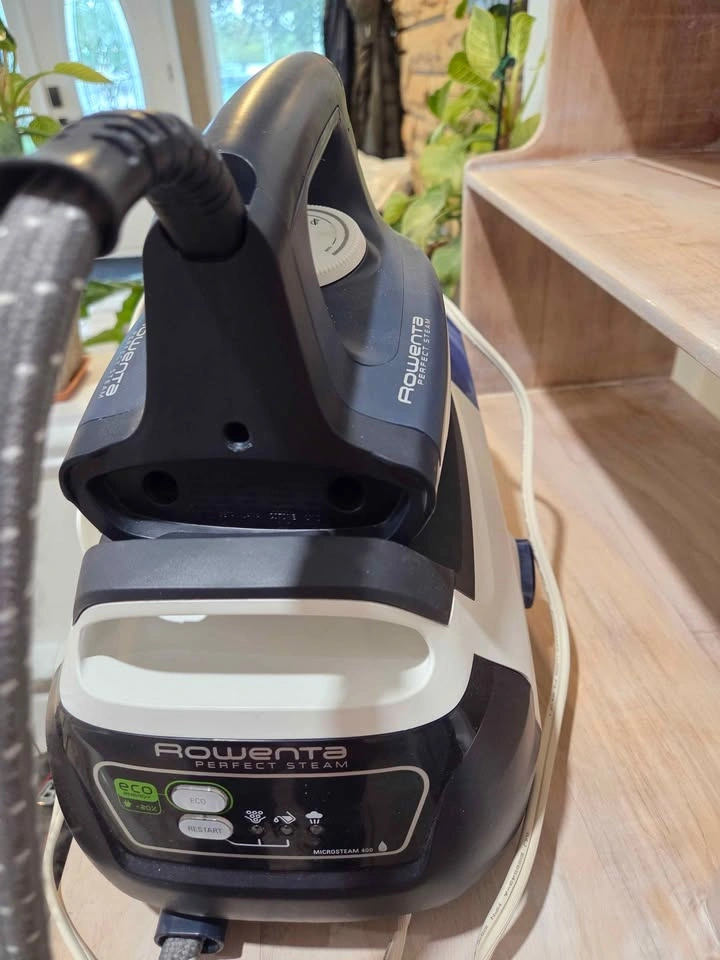 Rowenta Perfect Steam DG8520 Iron - photo 3