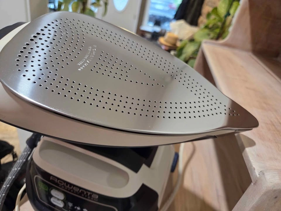 Rowenta Perfect Steam DG8520 Iron - photo 4