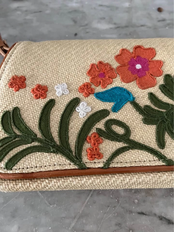 Cole Haan Straw Clutch Purse with Floral Embroidery Accents - photo 3