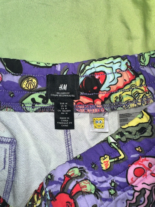 H&M SpongeBob Shorts - Size Medium - photo 2