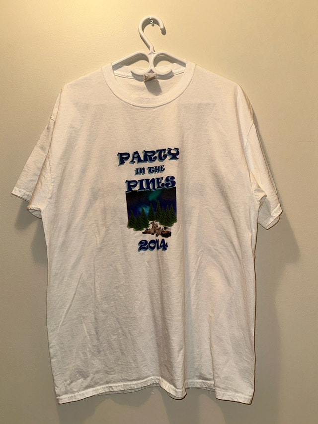 vintage 2014 party in the pines graphic T shirt size XL