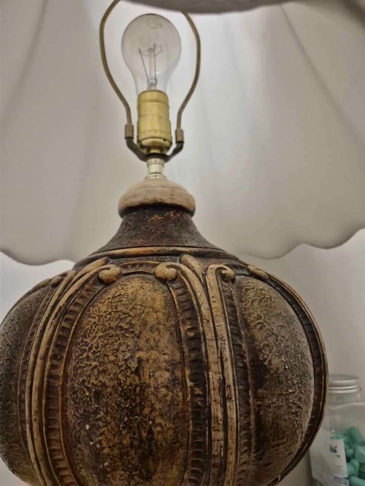 Vintage Faux Wood/Chalkware Lamps - photo 4