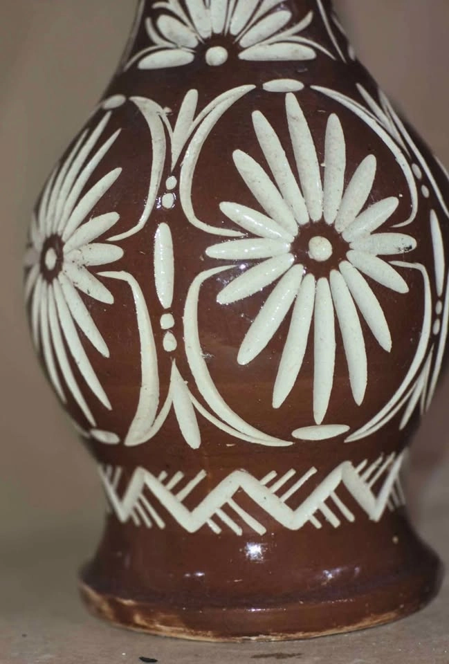 Sarawak Carved Ceramic Vase - photo 3
