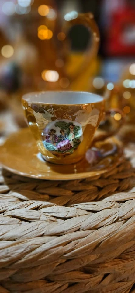 Vintage Lustre 17 piece Coffee/Tea Set - photo 3