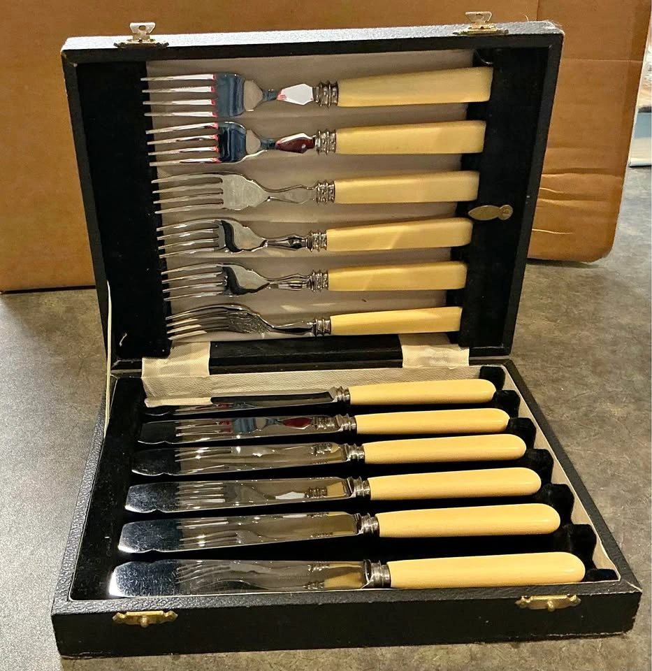 Vintage Ashberry 12 Pc Cutlery Set w/ Cream Handles & Case