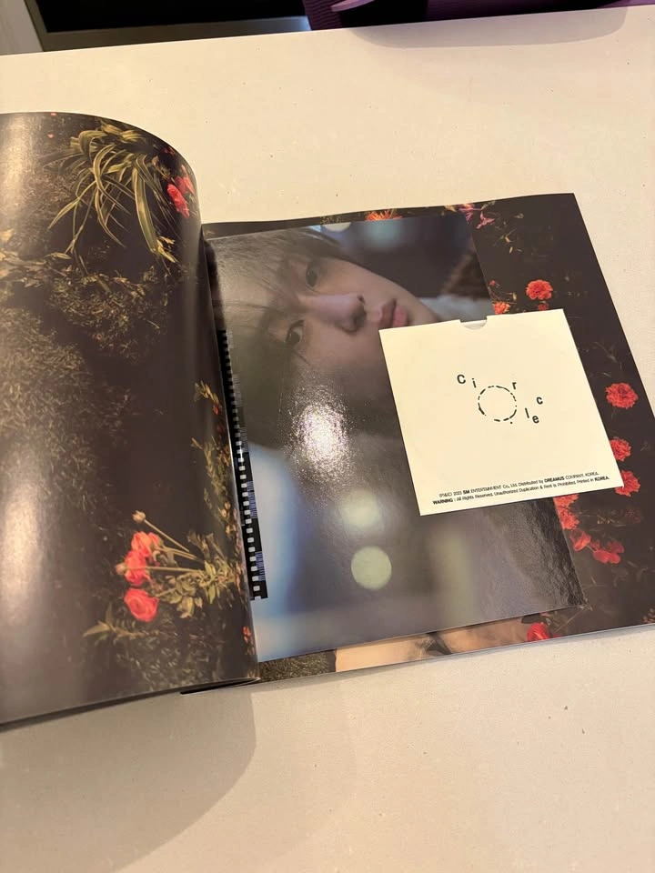 ONEW Circle The 1st Album Photo Book Ver. No Photo Card - photo 2